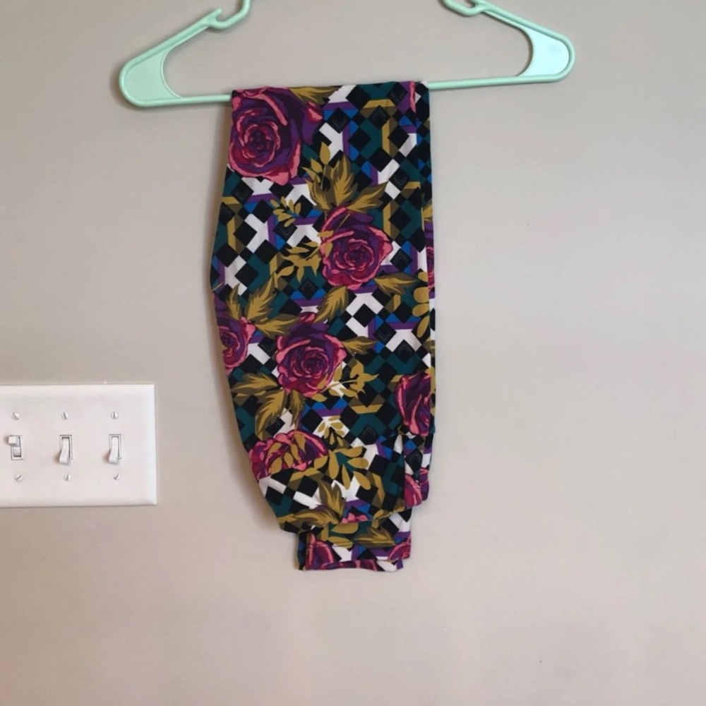 Lularoe Unicorn Print Lattice and Rose OS